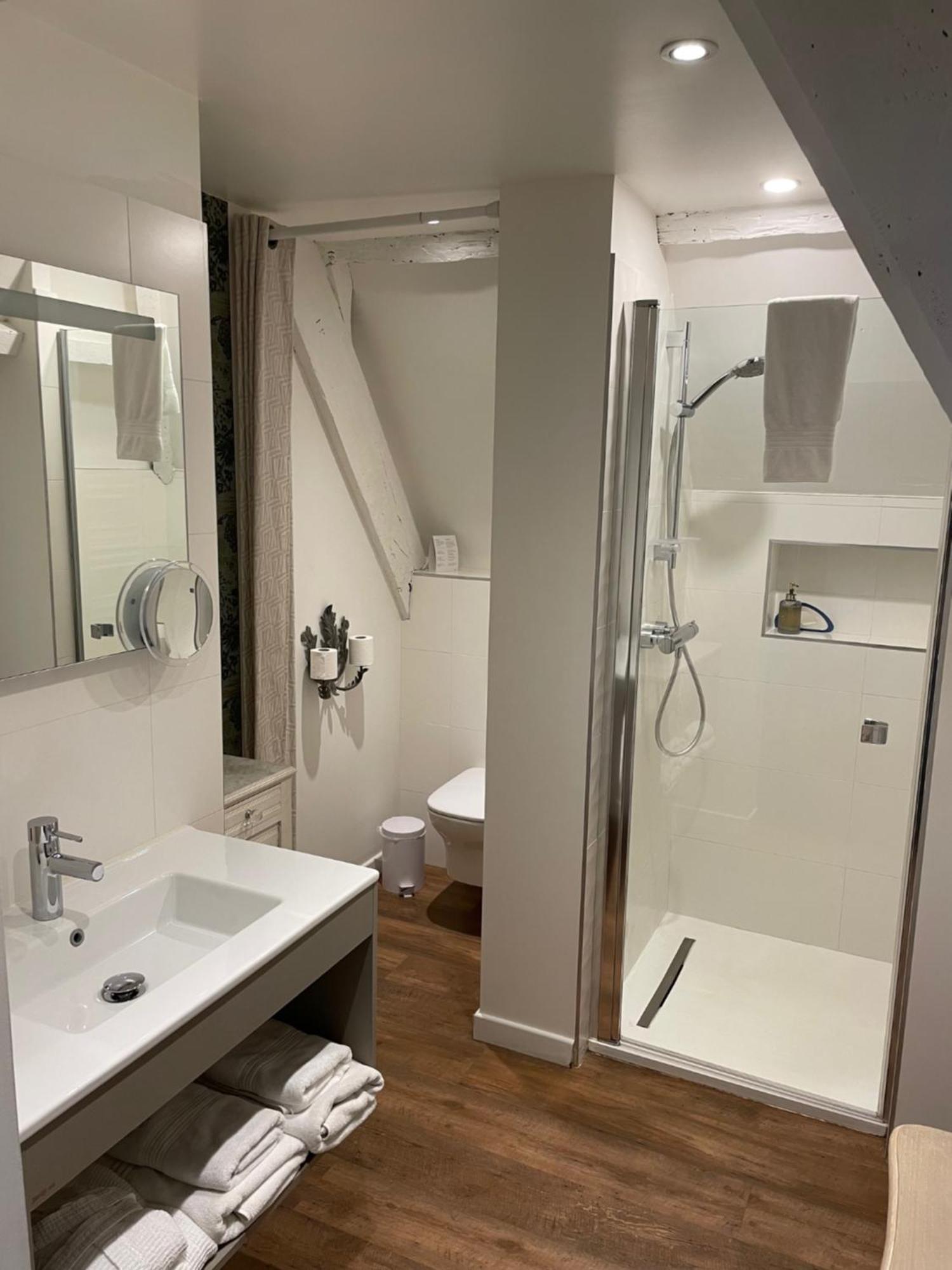 La Meffrais 1741 Bed and Breakfast Dinan Kamer foto